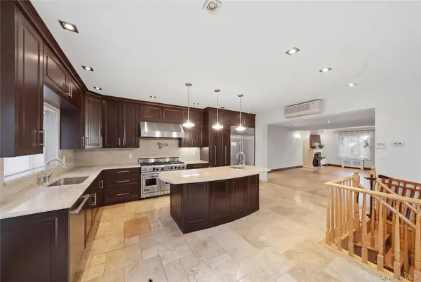 60-39 69th LN, Maspeth, NY 11378
