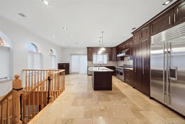 60-39 69th LN, Maspeth, NY 11378