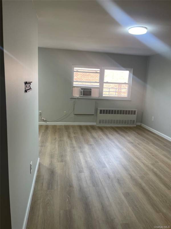 84-07 266th, Floral Park, NY 11001