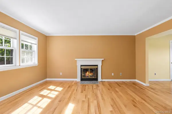 24 Huntington Commons, Yaphank, NY 11980