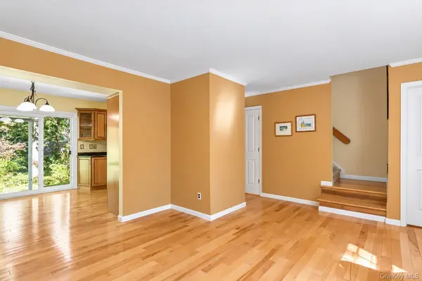 24 Huntington Commons, Yaphank, NY 11980