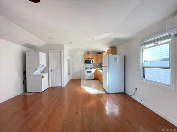 42-05 249th ST, Little Neck, NY 11363
