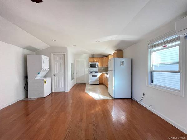 42-05 249th ST, Little Neck, NY 11363