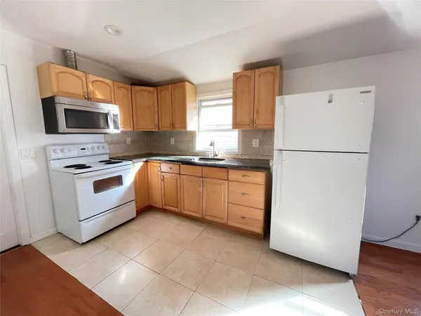 42-05 249th ST, Little Neck, NY 11363