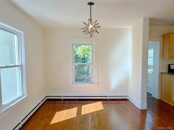 92 School ST, Oyster Bay, NY 11771