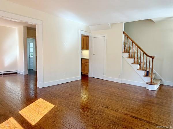 92 School ST, Oyster Bay, NY 11771