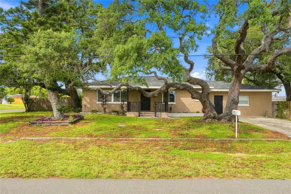 10719 CHEROKEE DR, St Petersburg, FL 33708