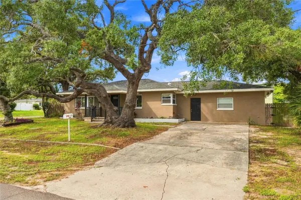 10719 CHEROKEE DR, St Petersburg, FL 33708