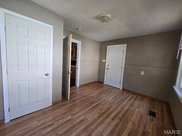 7008 Paisley DR, Flordell Hills, MO 63136