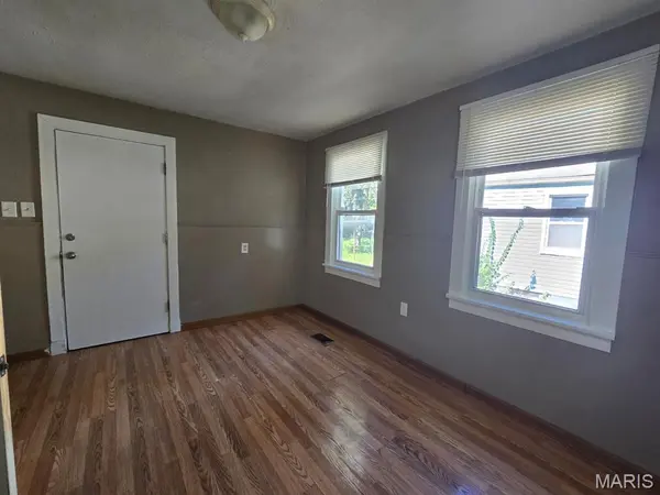 7008 Paisley DR, Flordell Hills, MO 63136