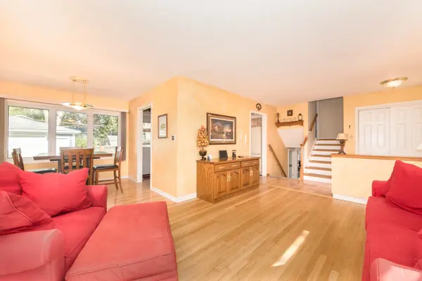 252 W Pleasant Hill BLVD, Palatine, IL 60067