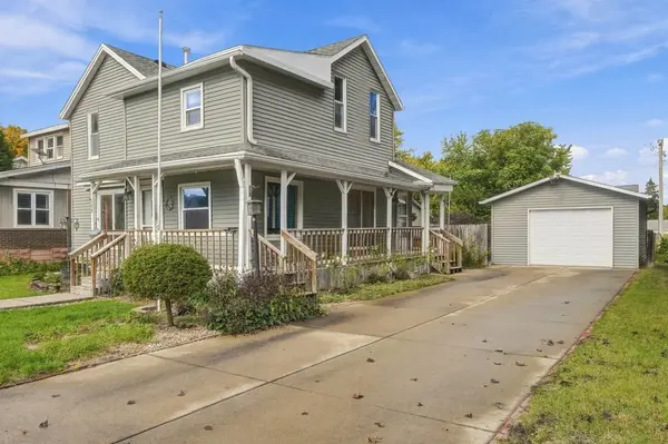 608 3rd AVE, Clinton, IA 52732