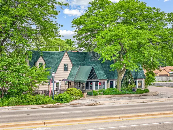 5040 N 2nd ST, Loves Park, IL 61111