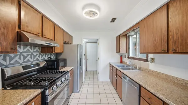 1610 Durham CT #D, Darien, IL 60561