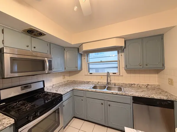1615 Howard ST #201, Evanston, IL 60202