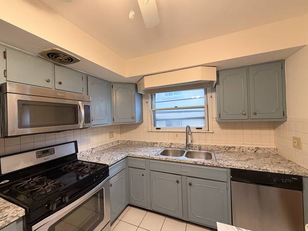 1615 Howard ST #201, Evanston, IL 60202