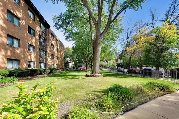 1600 W Greenleaf AVE #102, Chicago, IL 60626