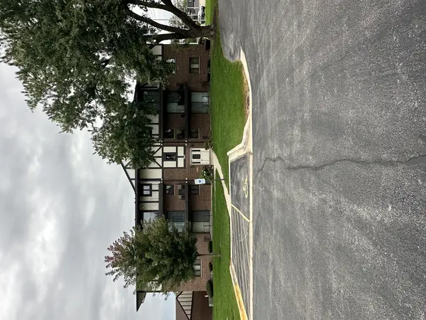 11042 S Theresa CIR #3A, Palos Hills, IL 60465