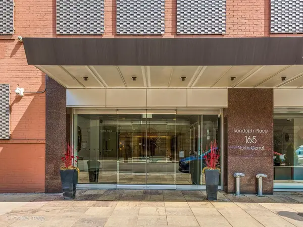 165 N CANAL ST #815, Chicago, IL 60606