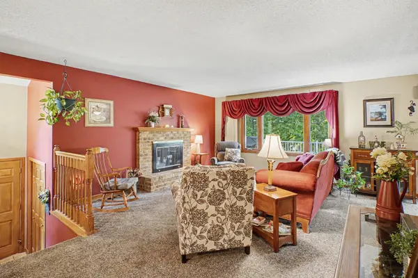 12405 Villaburne DR, Burnsville, MN 55337