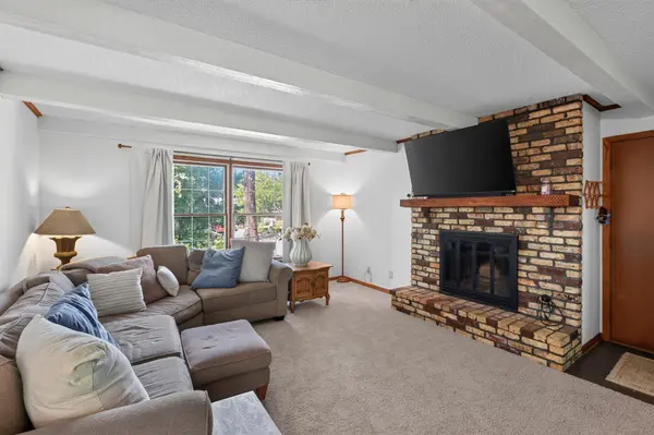 8906 138th Street CT, Apple Valley, MN 55124