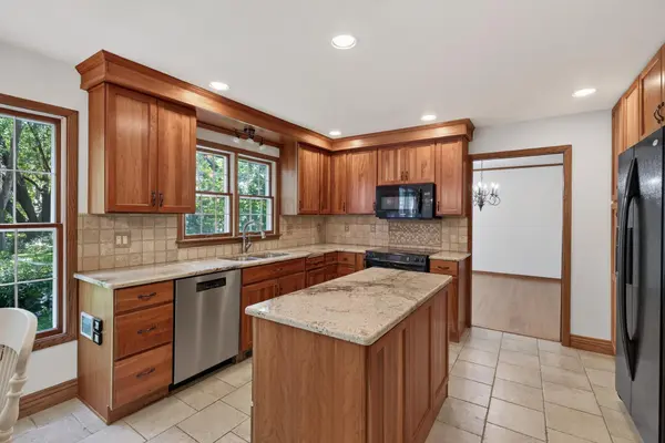 8906 138th Street CT, Apple Valley, MN 55124