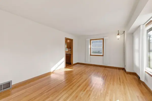 443 Eldridge AVE W, Roseville, MN 55113