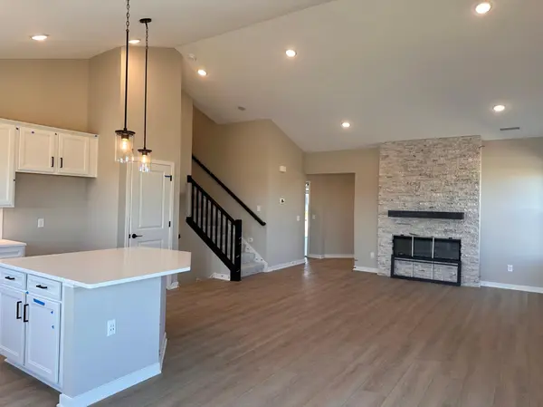 1649 Lund WAY, Shakopee, MN 55379