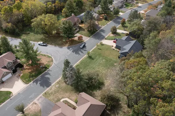 1805 Golf View DR, River Falls, WI 54022