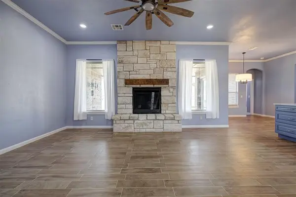 4805 Crestmere LN, Edmond, OK 73025