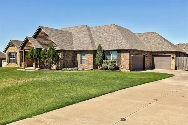 4805 Crestmere LN, Edmond, OK 73025