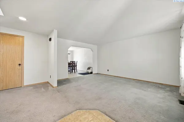 4617 Muris Ln, Pasco, WA 99301-9321