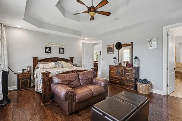 168 Camaro Dr, Chapmansboro, TN 37035