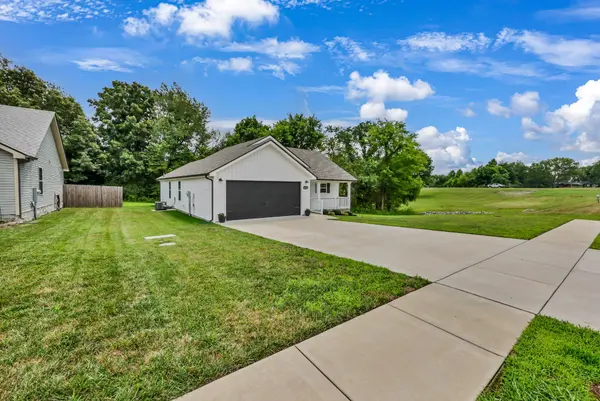 1405 Fredrick Dr, Clarksville, TN 37042