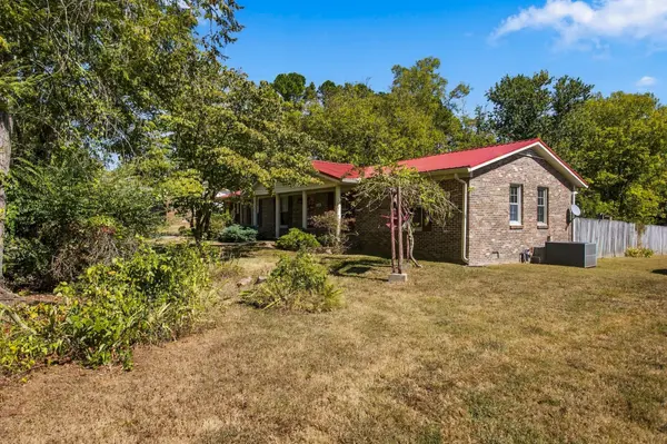 624 Crestland Dr, Columbia, TN 38401