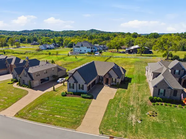 971 Luxborough Dr, Hendersonville, TN 37075
