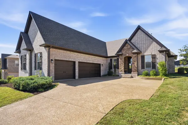 971 Luxborough Dr, Hendersonville, TN 37075