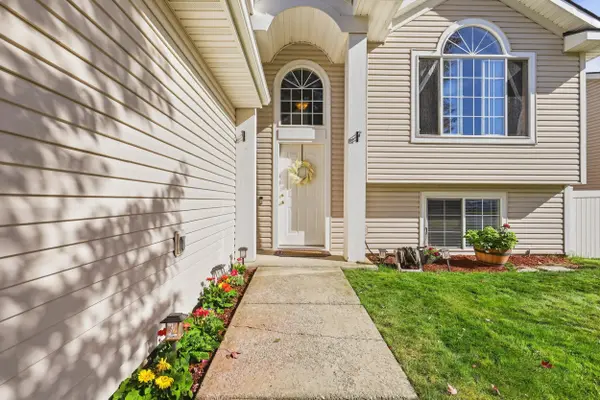 9008 N Oak St, Spokane, WA 99208
