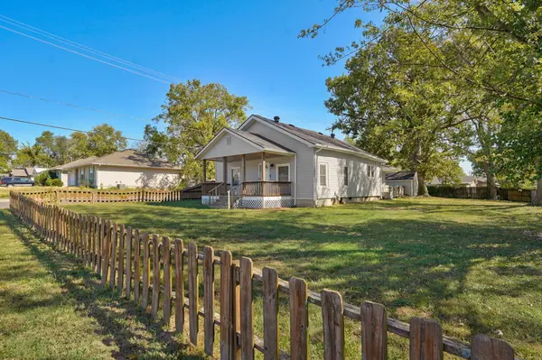 1352 N Ethyl AVE, Springfield, MO 65802