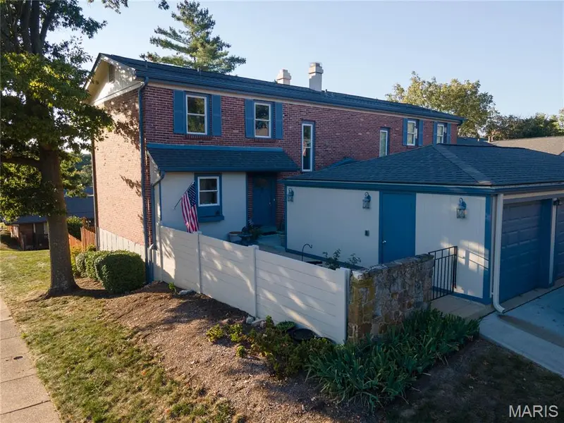 979 Conestoga DR, Manchester, MO 63021