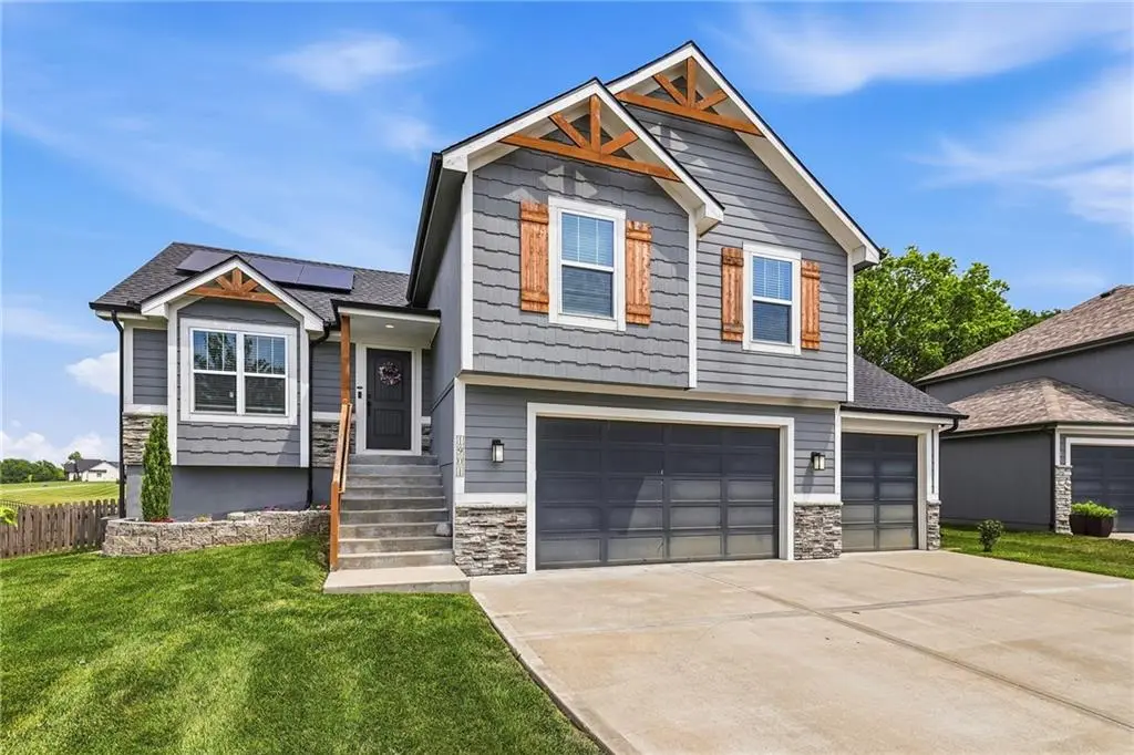 1901 Verbena AVE, Greenwood, MO 64034