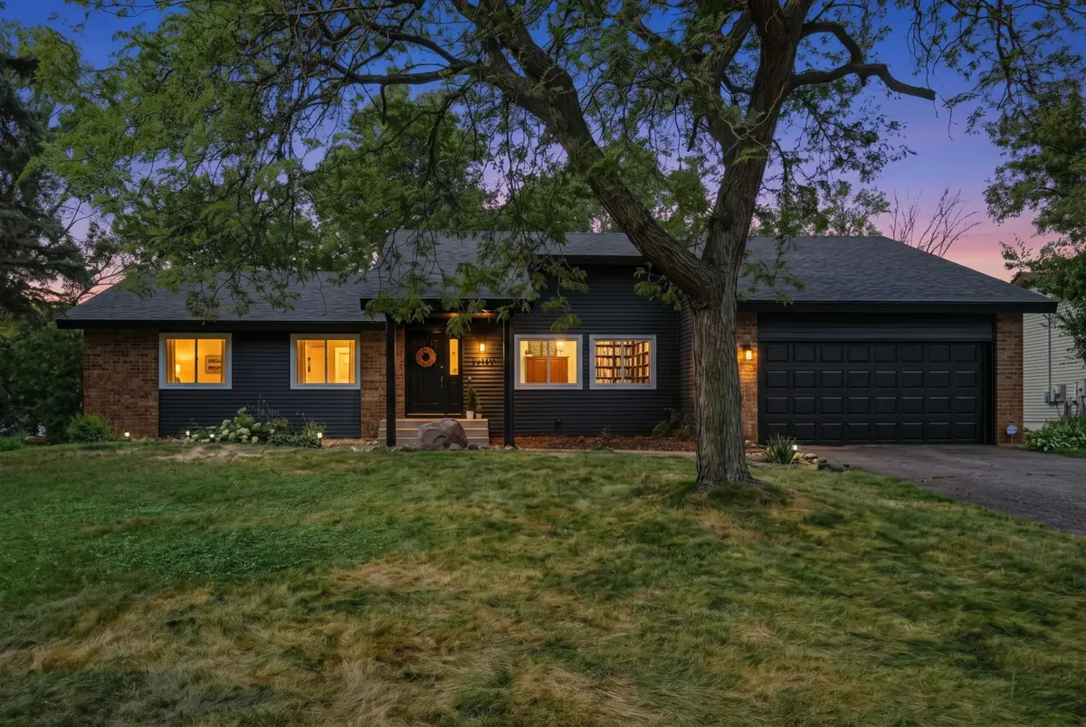 6649 Buckingham RD, Woodbury, MN 55125