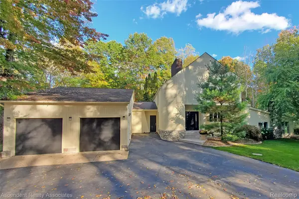 950 E Romeo RD, Oakland Charter Township, MI 48363
