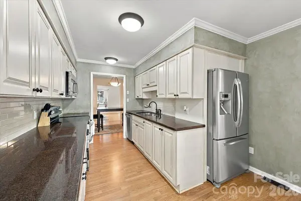 5805 Sharon RD #E, Charlotte, NC 28210