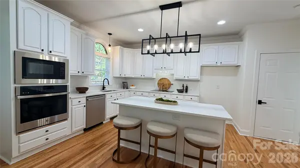 2910 Providence View LN, Charlotte, NC 28270