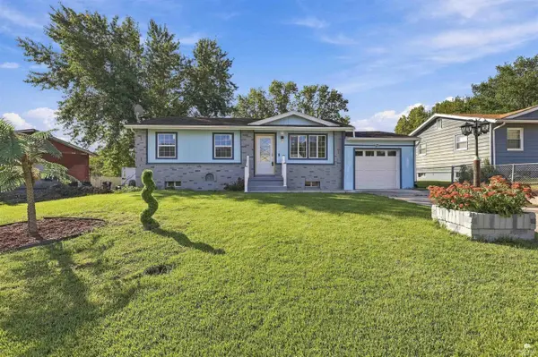 1413 W 14th ST, Junction City, KS 66441