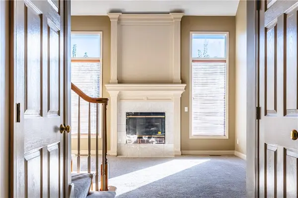 3725 SW Evergreen LN, Lee's Summit, MO 64082