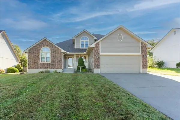 3725 SW Evergreen LN, Lee's Summit, MO 64082