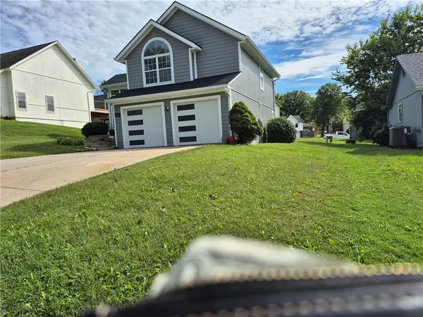 3809 Bernard Powell DR, Kansas City, MO 64127