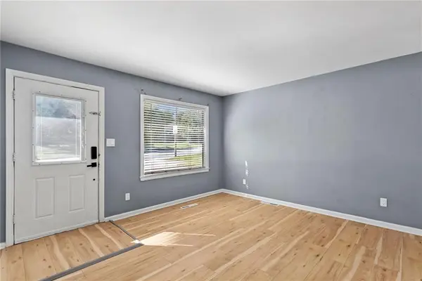 16618 E Salisbury RD, Independence, MO 64056